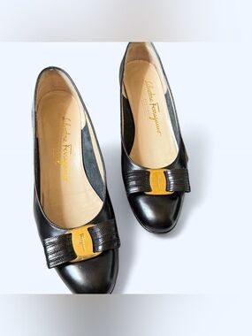 Salvatore Ferragamo Black Leather Flats with Gold Vara Bow
